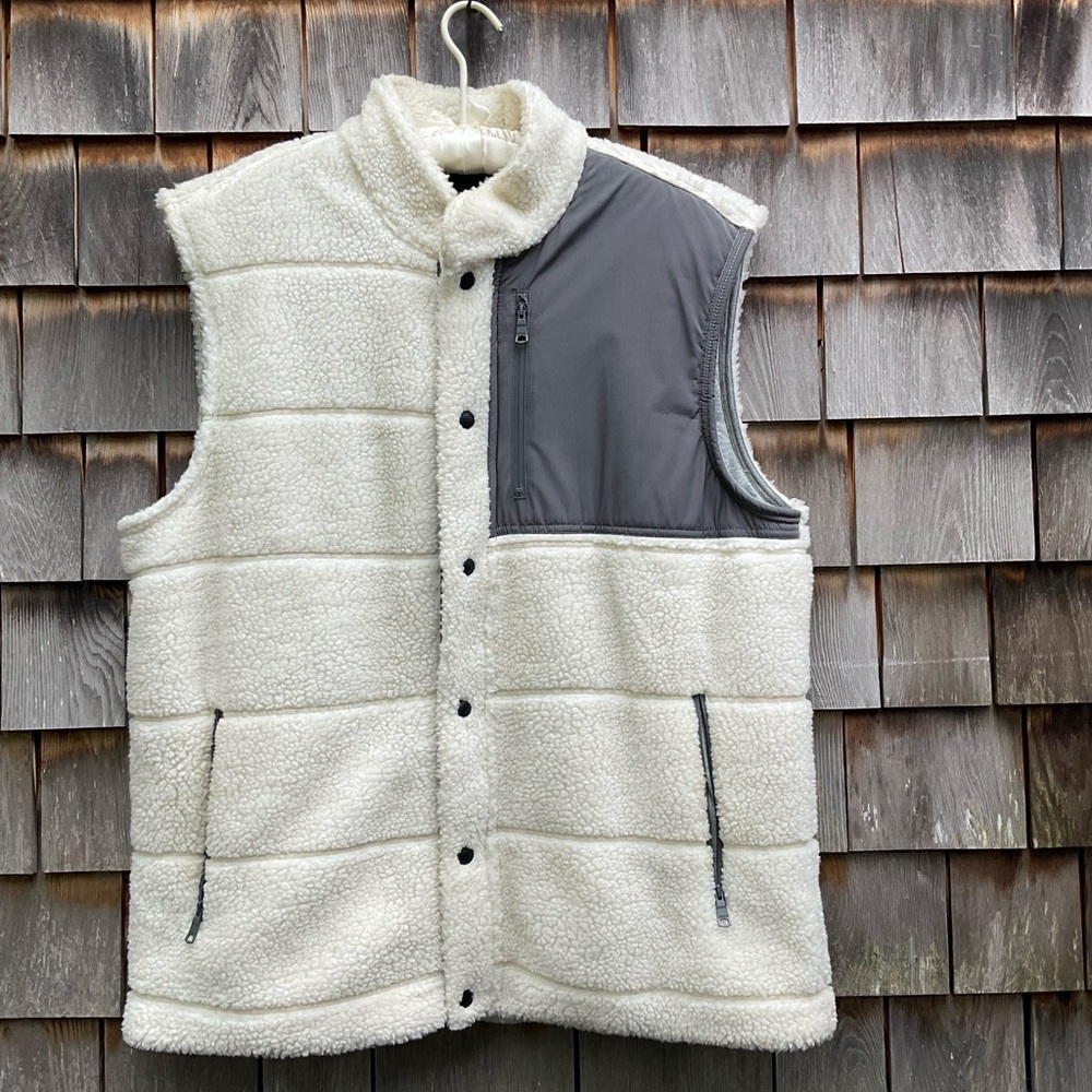 Banana Republic Men's Sherpa Fleece Vest with Gray Accent